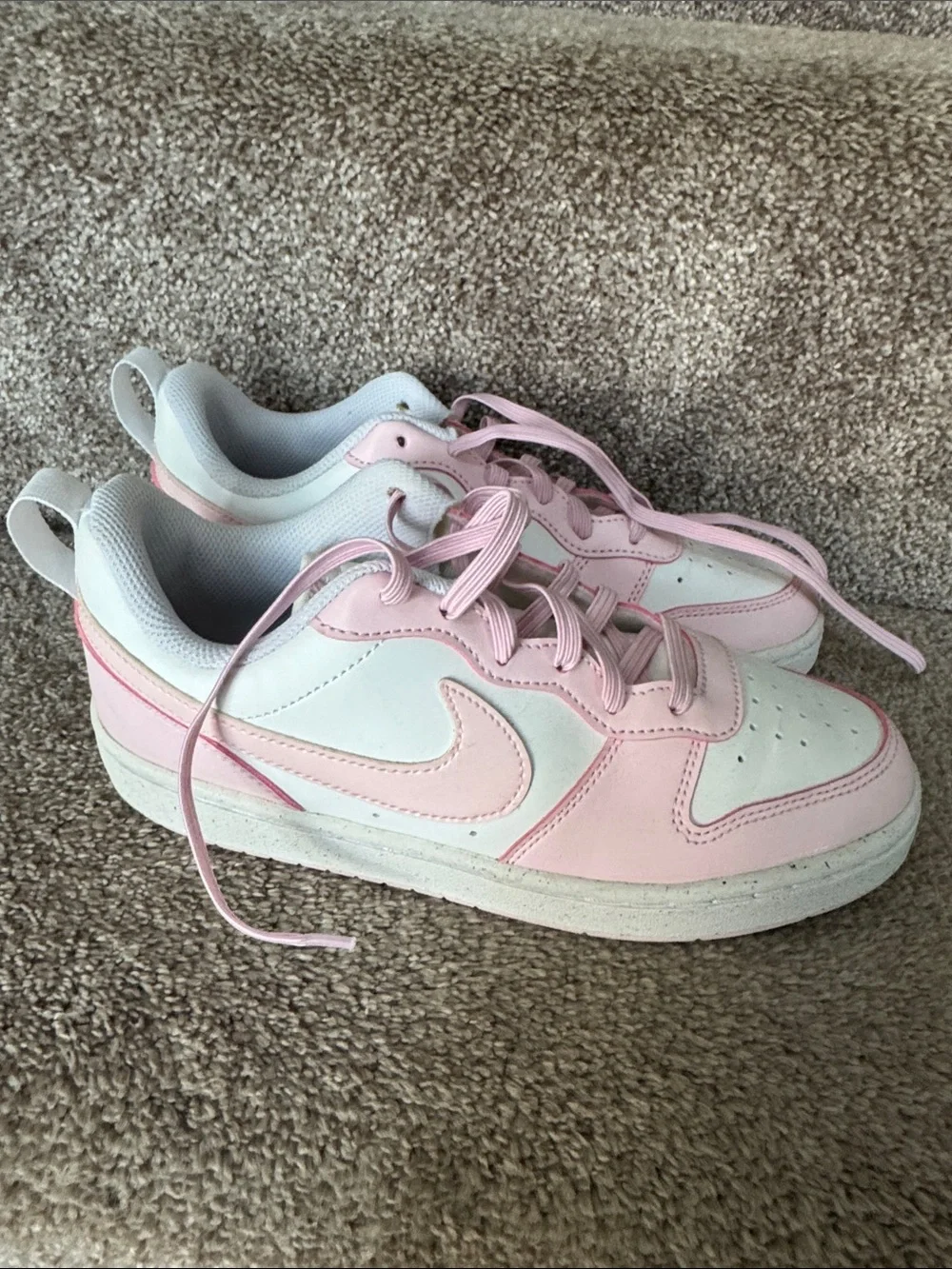 Nike Kids Low-Top Sneakers in Pink and White